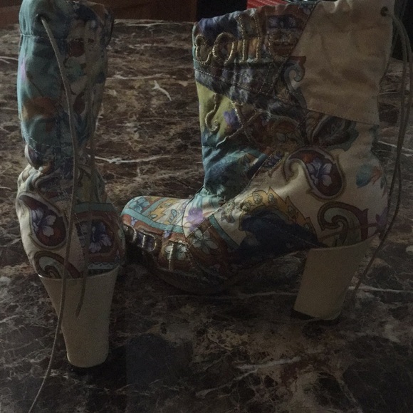 Collection Privee booties - Picture 2 of 6